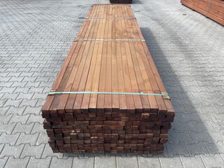 Ca. 204x Hardhouten Regels Geschaafd, 42x57mm, lengte 395cm